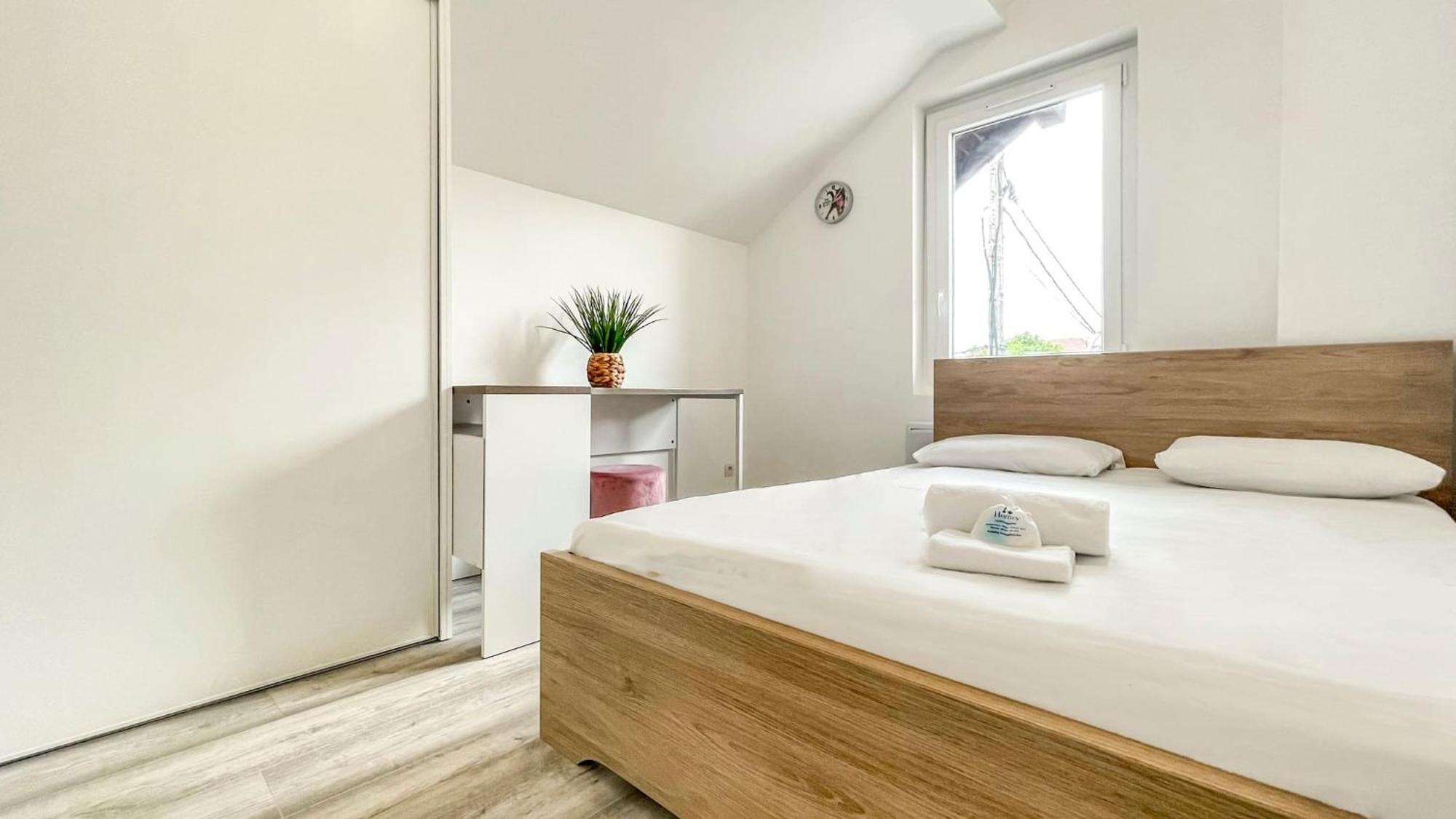 Homey Sakine- Proche Centre- Netflix- Wifi Cluses Exterior photo