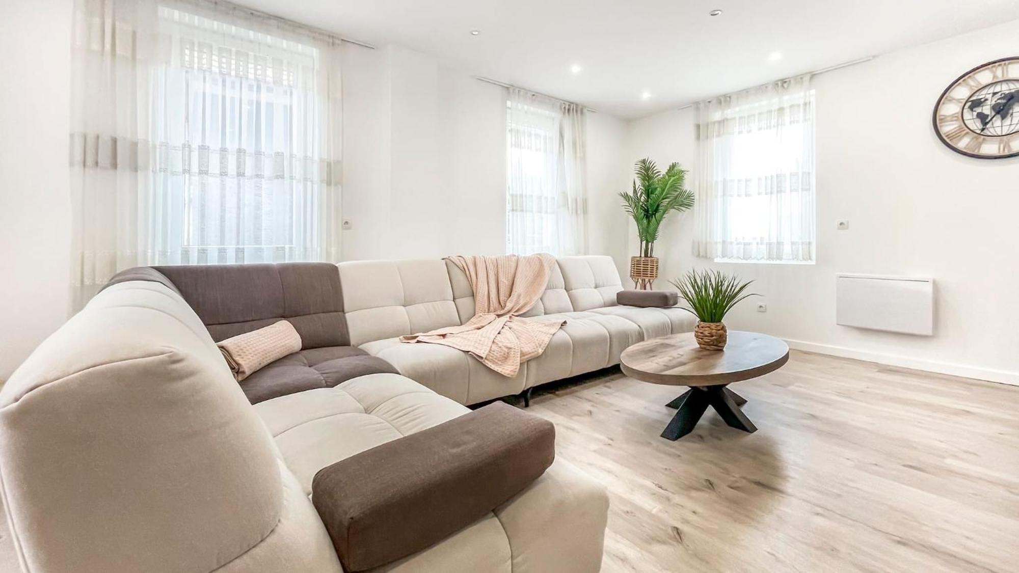 Homey Sakine- Proche Centre- Netflix- Wifi Cluses Exterior photo